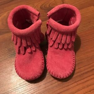 Minnetonka Shoes - Pink Minnetonka’s Minnetonka Shoes - Pink Minnetonka’s